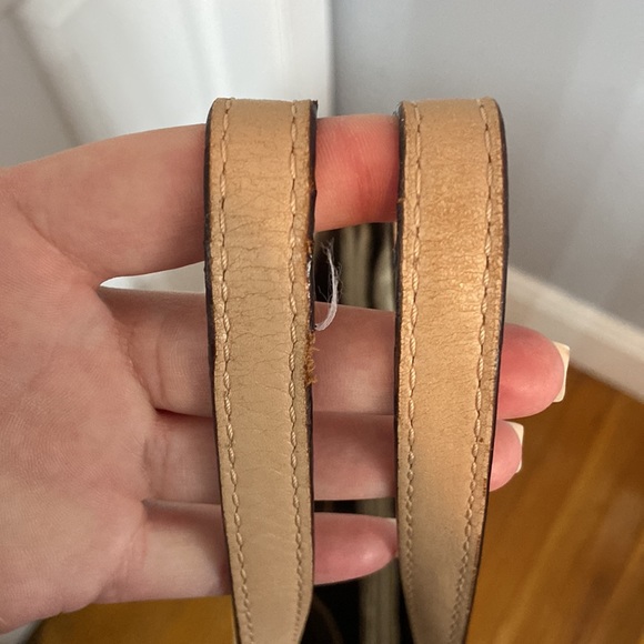 Michael Kors MK Large Tote Bag - Picture 8 of 14